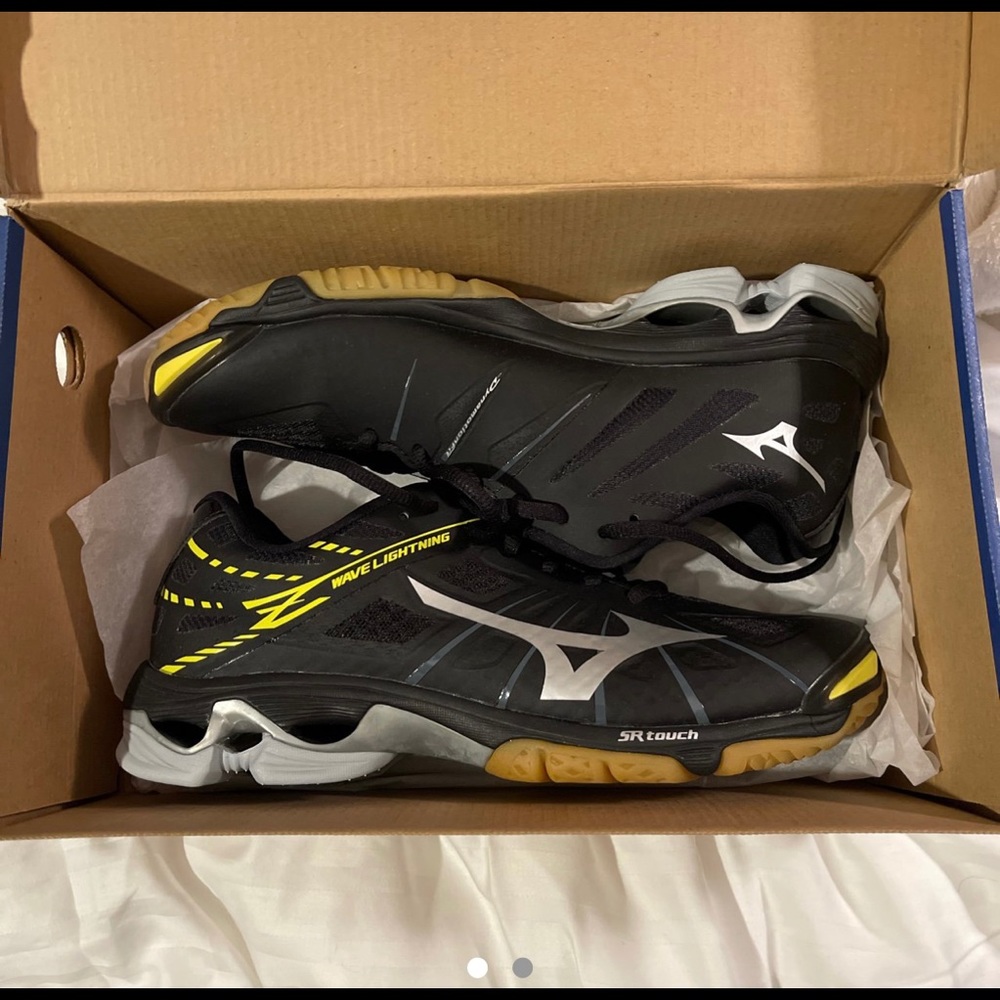 Women’s volleyball shoes